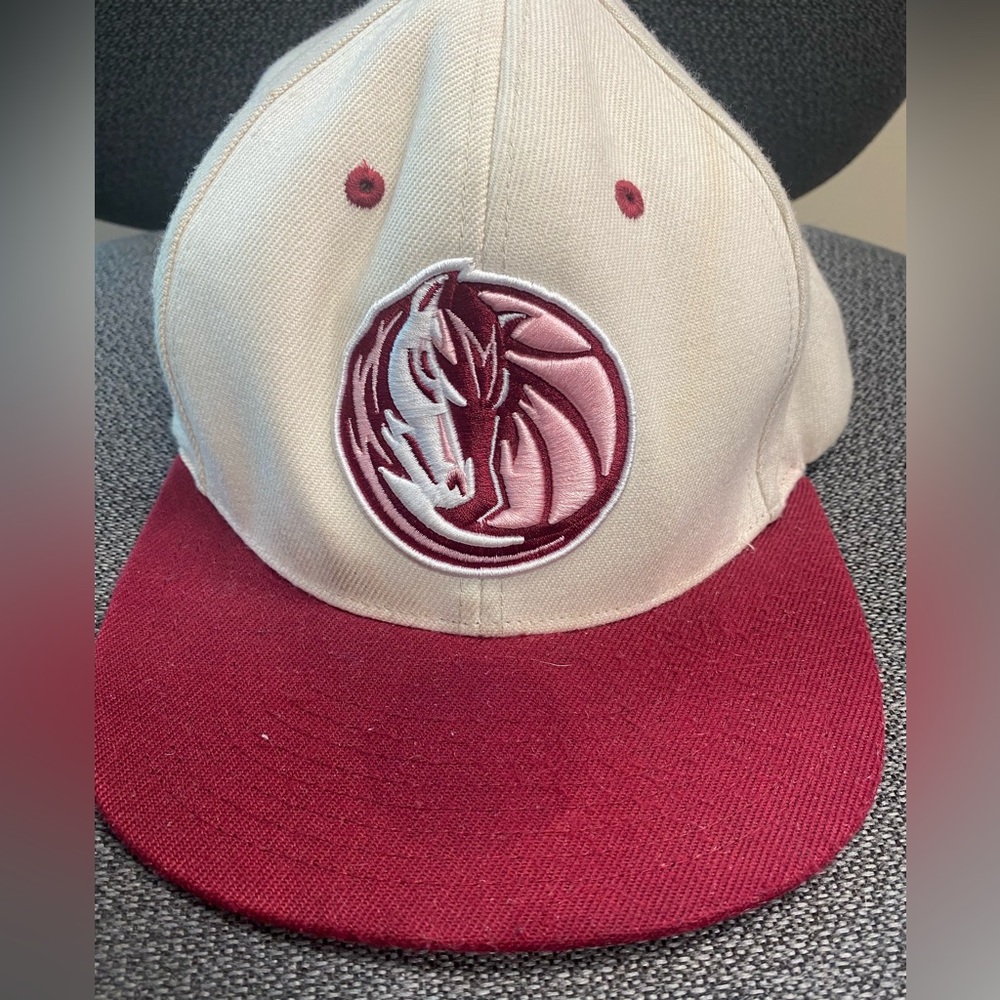 Dallas Mavericks Mitchell And Ness All-Star 2010 Snapback Flat Bill Pink Tan Hat